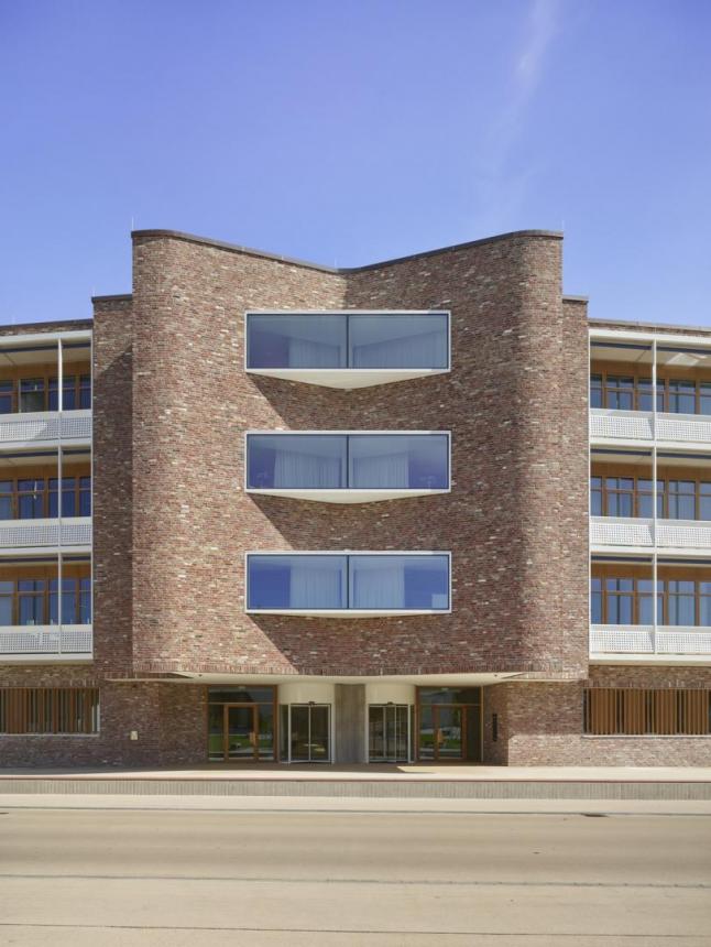 LRO Lederer Ragnarsdóttir Oei GmbH & Co. KG, Stuttgart (DE)	Unternehmenszentrale für den dm-drogerie markt in Karlsruhe, Karlsruhe (DE)